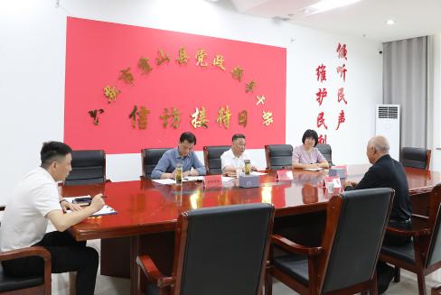 張守銳接待來(lái)訪(fǎng)群眾
